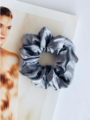 Scrunchie saténová gumička do vlasů - šedá