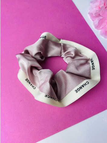 Scrunchie starorůžová saténová gumička do vlasů CHANGE